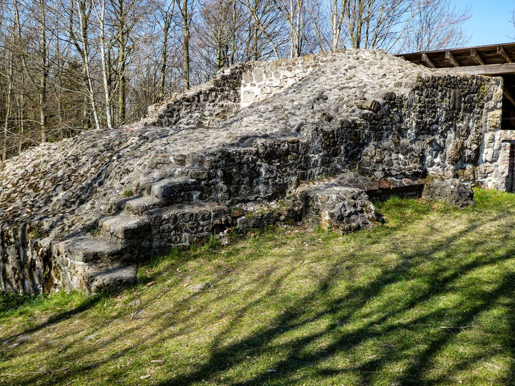 Burgruine Wolkenberg - Wildpoldsried - Die Ruine wird vom Burgfreunde-Verein sehr gut gepflegt. - © Burgfreunde Wolkenberg e.V. Burgruine Wolkenberg - Wildpoldsried - Die Ruine wird vom Burgfreunde-Verein sehr gut gepflegt. - © Burgfreunde Wolkenberg e.V.