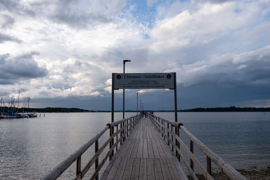 Chiemsee - Die Chiemsee-Schifffahrt verkehrt über den ganzen See. Auch wenn das Hauptziel sicherlich die Herreninsel ist. - © alpintreff.de / christian Schön