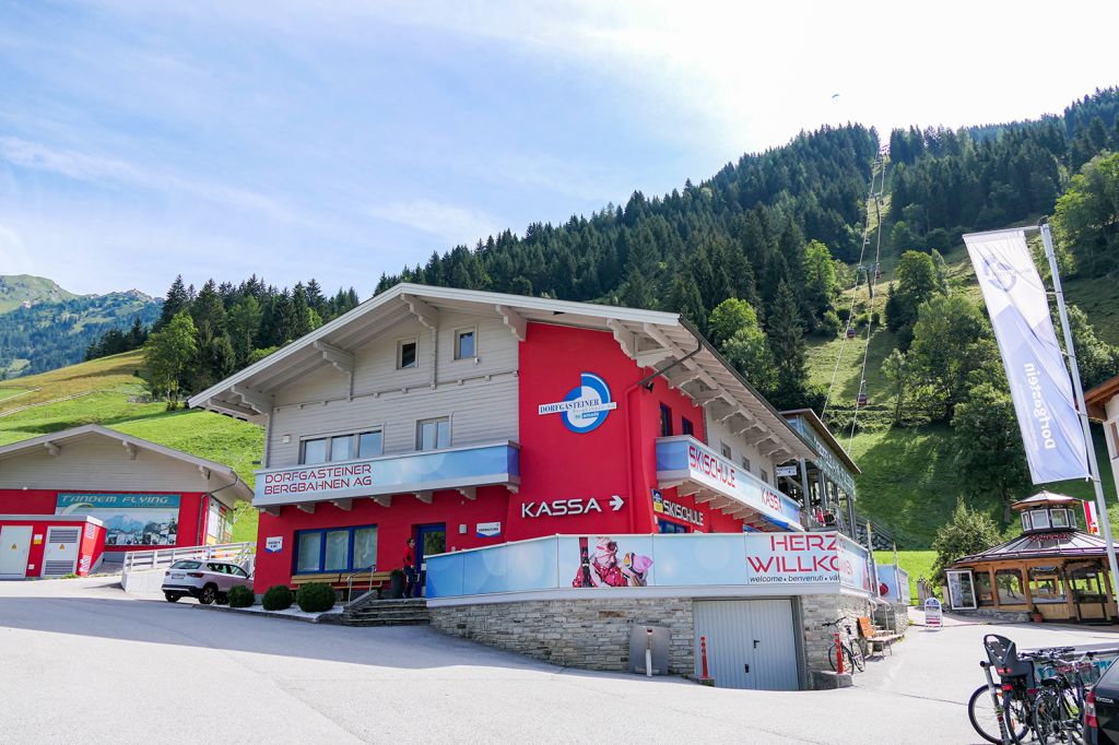 Talstation Gipfelbahn Fulseck I - Die Talstation der Gipfelbahn Fulseck I in Dorfgastein, die über eine zweite Sektion weiter hinauf führt. - © alpintreff.de - Christian Schön Talstation Gipfelbahn Fulseck I - Die Talstation der Gipfelbahn Fulseck I in Dorfgastein, die über eine zweite Sektion weiter hinauf führt. - © alpintreff.de - Christian Schön