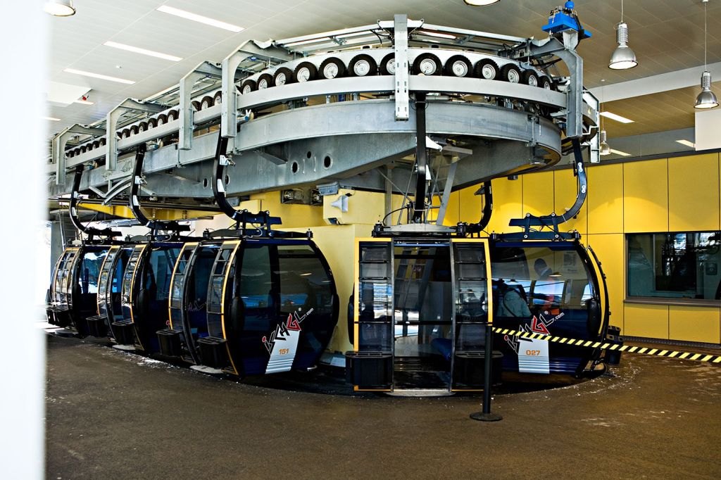 Zubringer Fimbabahn - Die Silvretta Arena Ischgl-Samnaun verfügt auf der Ischgler Seite über drei Zugangsbahnen. Die Fimbabahn ist die mittlere Bahn. Direkt links daneben liegt die 3S Pardatschgratbahn und hinter dem Dorftunnel dann die Silvretta Seilbahn. - © TVB Paznaun - Ischgl Zubringer Fimbabahn - Die Silvretta Arena Ischgl-Samnaun verfügt auf der Ischgler Seite über drei Zugangsbahnen. Die Fimbabahn ist die mittlere Bahn. Direkt links daneben liegt die 3S Pardatschgratbahn und hinter dem Dorftunnel dann die Silvretta Seilbahn. - © TVB Paznaun - Ischgl