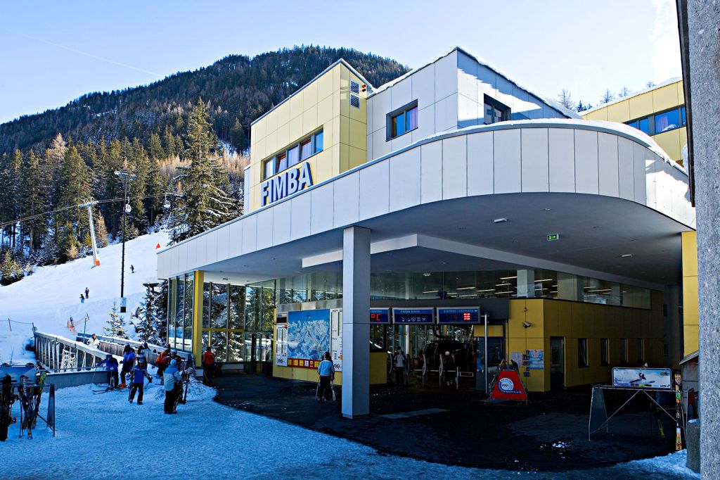 Alte 6er Fimbabahn - Vor der aktuellen Fimbabahn stand hier die ehemalige 6er Gondelbahn Fimba, die wiederum die alte Silvretta Seilbahn (vor 1997) war. - © TVB Paznaun - Ischgl Alte 6er Fimbabahn - Vor der aktuellen Fimbabahn stand hier die ehemalige 6er Gondelbahn Fimba, die wiederum die alte Silvretta Seilbahn (vor 1997) war. - © TVB Paznaun - Ischgl