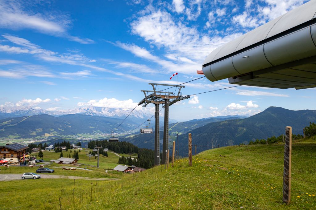 Star Jet 2 - Flachau - Bergbahn-Bilder - An der Bergstation findest Du im Sommer einige Erlebnisse im Rahmen des Wanderbergs Grießenkar. - © alpintreff.de - Christian Schön