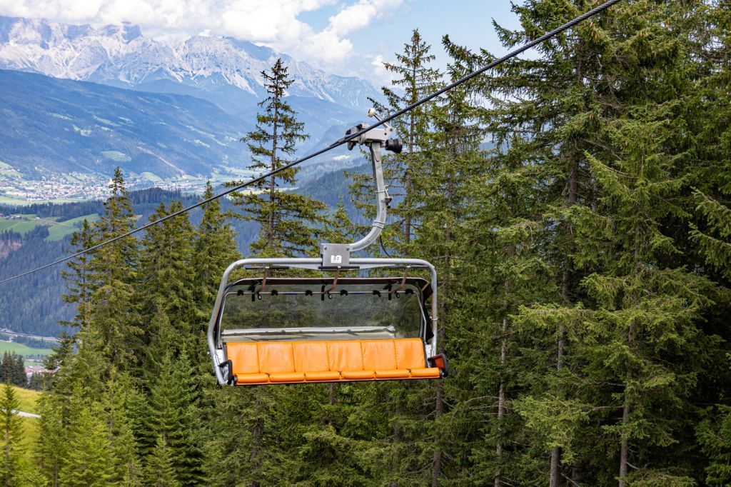 Star Jet 2 - Flachau - Bergbahn-Bilder - Ein Sessel bietet Platz für 6 Personen. - © alpintreff.de - Christian Schön