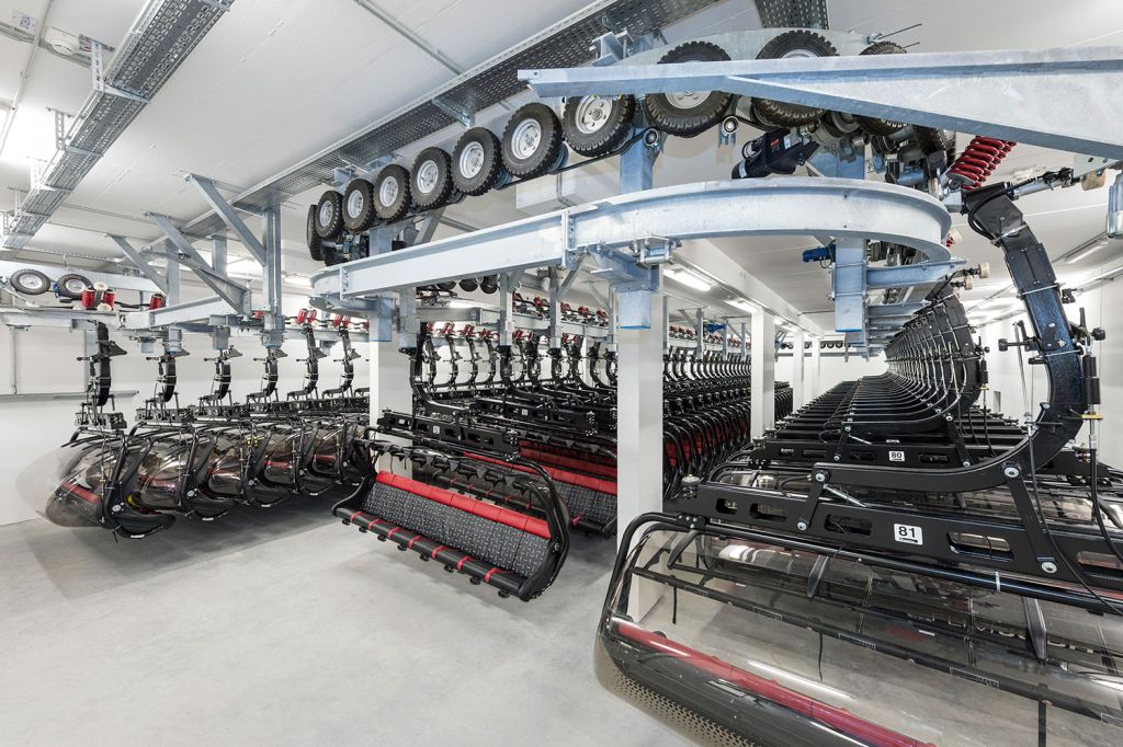 Flimjochbahn in Ischgl - Auch Sessel müssen parken: Hier die Garage der Flimjoch-Sessel - © TVB Paznaun - Ischgl Flimjochbahn in Ischgl - Auch Sessel müssen parken: Hier die Garage der Flimjoch-Sessel - © TVB Paznaun - Ischgl