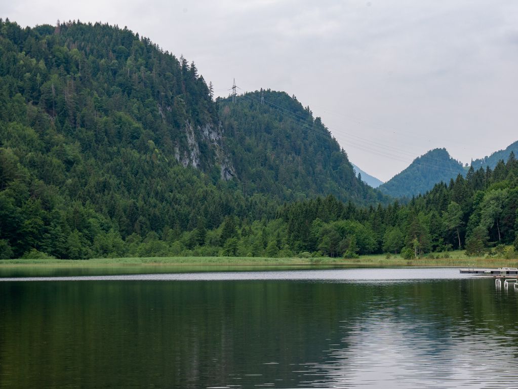 Freibad Obersee Füssen - Der Obersee liegt ziemlich idyllisch in der Landschaft. - © alpintreff.de / christian Schön Freibad Obersee Füssen - Der Obersee liegt ziemlich idyllisch in der Landschaft. - © alpintreff.de / christian Schön