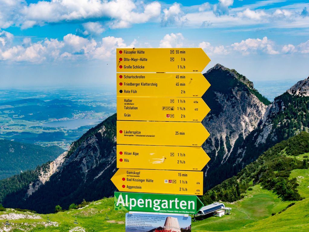 Wanderwegweiser - Ab der Bergstation Füssener Jöchle gibt es zahlreiche Wandermöglichkeiten - © alpintreff.de / christian schön Wanderwegweiser - Ab der Bergstation Füssener Jöchle gibt es zahlreiche Wandermöglichkeiten - © alpintreff.de / christian schön