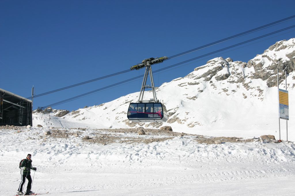 Gletscherbahn Zugspitze - Für die Bayerische Zugspitzbahn war es das Ende eines riesigen Bauabschnitts, der mit der Eröffnung der Gletscherbahn im Jahr 1992 zu Ende ging. - © alpintreff.de / christian Schön