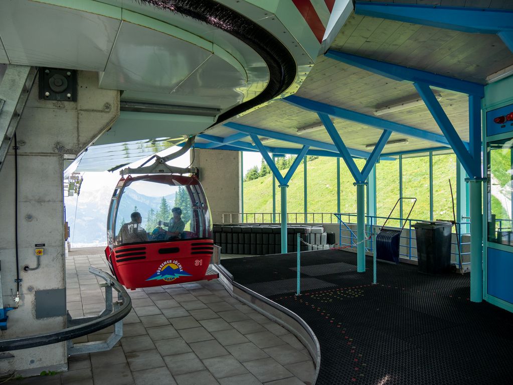 Bergstation Gondelbahn Füssener Jöchle - 90er Jahre Design dominiert bei der Gondelbahn zumindest in den Stationen. - © alpintreff.de / christian schön