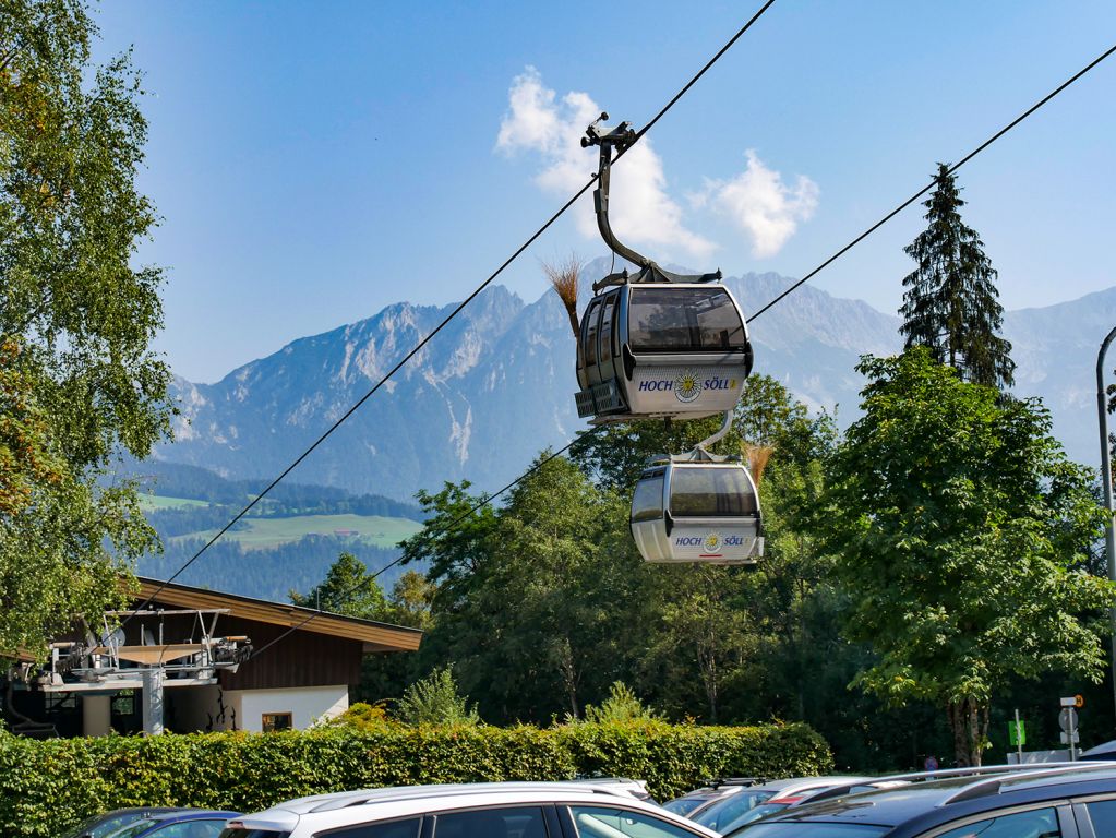 Talstation Gondelbahn Hochsöll - Die Talstation der Gondelbahn Hochsöll vom Parkplatz aus. Im Sommer 2019 wird bereits mächtig gebaut, denn die Bahn wird ab Juli 2019 durch eine moderne 10er Gondelbahn ersetzt. - © alpintreff.de / christian schön Talstation Gondelbahn Hochsöll - Die Talstation der Gondelbahn Hochsöll vom Parkplatz aus. Im Sommer 2019 wird bereits mächtig gebaut, denn die Bahn wird ab Juli 2019 durch eine moderne 10er Gondelbahn ersetzt. - © alpintreff.de / christian schön