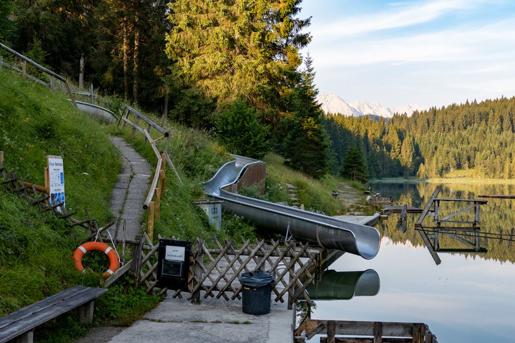 Superwasserrutsche Grubsee - Dafür gibt es dann aber auch unbegrenzten Spaß auf der Wasserrutsche des Sommerrodelbahnherstellers Wiegand. Kinder bis 6 Jahre dürfen da nicht alleine drauf. - © alpintreff.de / christian Schön