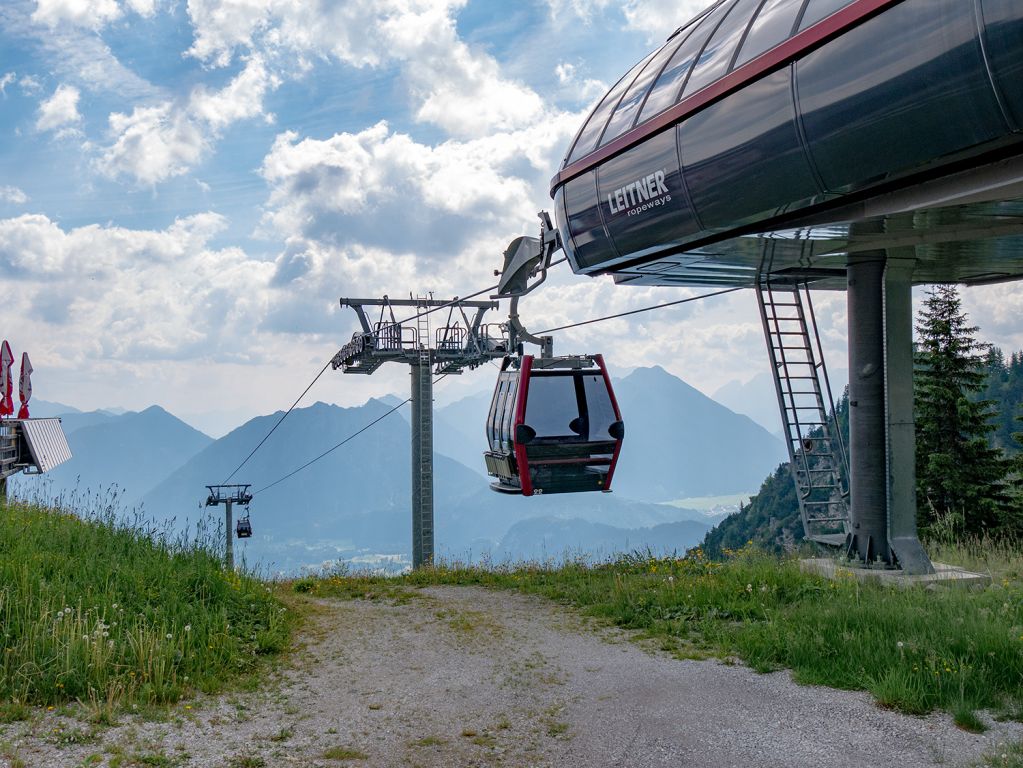 Bergstation der Hahnenkammbahn Reutte - Bergstation der Hahnenkammbahn: Die Bahn ist bis oben komplett barrierefrei. - © alpintreff.de / christian schön