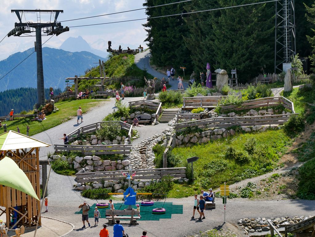 Einstieg zu Ellmis Zauberwald - Eingang zu Ellmis Zauberwald mit spannenden Erlebnissen für Groß und Klein. - © alp