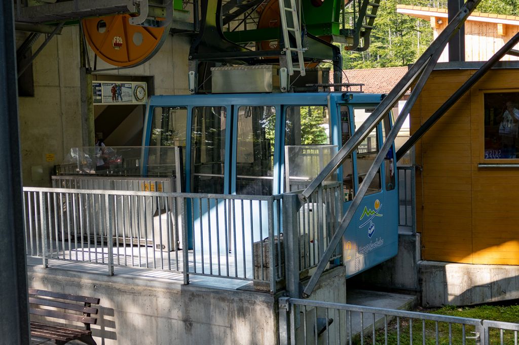 Herzogstandbahn am Walchensee - Die Kabinen der Herzogstandbahn fassen je 30 Personen. - © alpintreff.de / christian Schön Herzogstandbahn am Walchensee - Die Kabinen der Herzogstandbahn fassen je 30 Personen. - © alpintreff.de / christian Schön