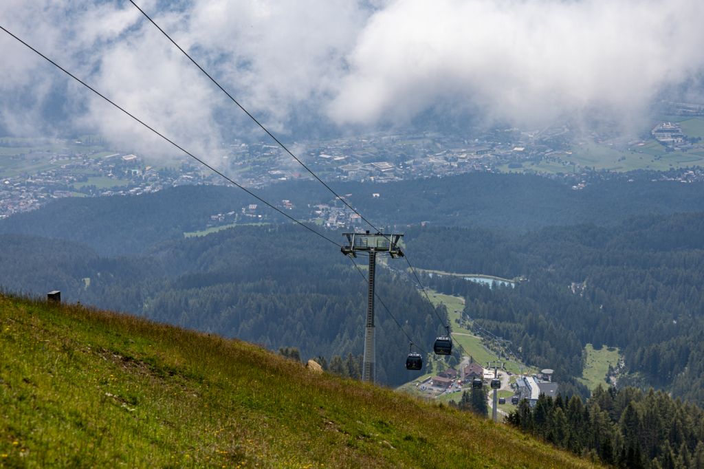 Alpjoch-Bahn - Imst - Hoch-Imst - Bilder - Während der etwa fünfminutigen Fahrt überwindest Du 519 Höhenmeter. - © alpintreff.de - Christian Schön Alpjoch-Bahn - Imst - Hoch-Imst - Bilder - Während der etwa fünfminutigen Fahrt überwindest Du 519 Höhenmeter. - © alpintreff.de - Christian Schön