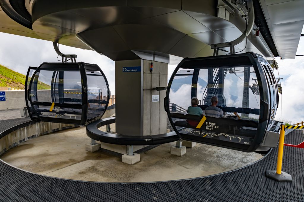 Alpjoch-Bahn - Imst - Hoch-Imst - Bilder - Die moderne 10er Gondelbahn Alpjoch ersetzte im Jahr 2021 die ehemalige Doppelsesselbahn Alpjoch im Skigebiet Hoch-Imst. - © alpintreff.de - Christian Schön Alpjoch-Bahn - Imst - Hoch-Imst - Bilder - Die moderne 10er Gondelbahn Alpjoch ersetzte im Jahr 2021 die ehemalige Doppelsesselbahn Alpjoch im Skigebiet Hoch-Imst. - © alpintreff.de - Christian Schön
