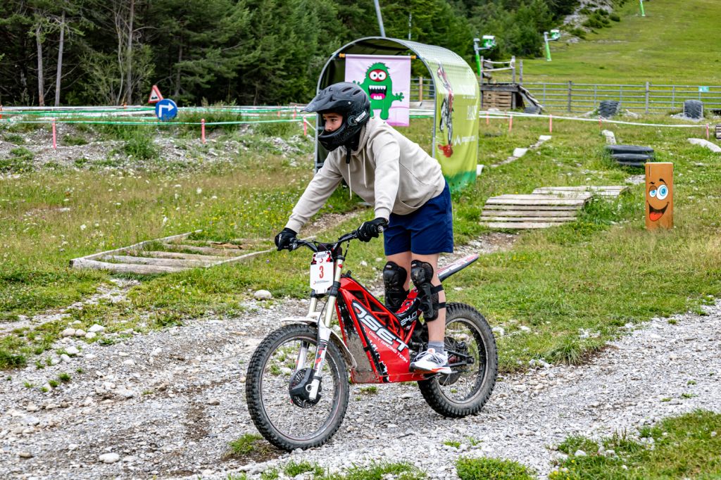 E-Trial - Hoch-Imst - Imst - Bilder - Die Preise staffeln sich nach Alter und Fahrminuten. 10 Minuten sind Mindestfahrzeit. - © alpintreff.de - Christian Schön E-Trial - Hoch-Imst - Imst - Bilder - Die Preise staffeln sich nach Alter und Fahrminuten. 10 Minuten sind Mindestfahrzeit. - © alpintreff.de - Christian Schön