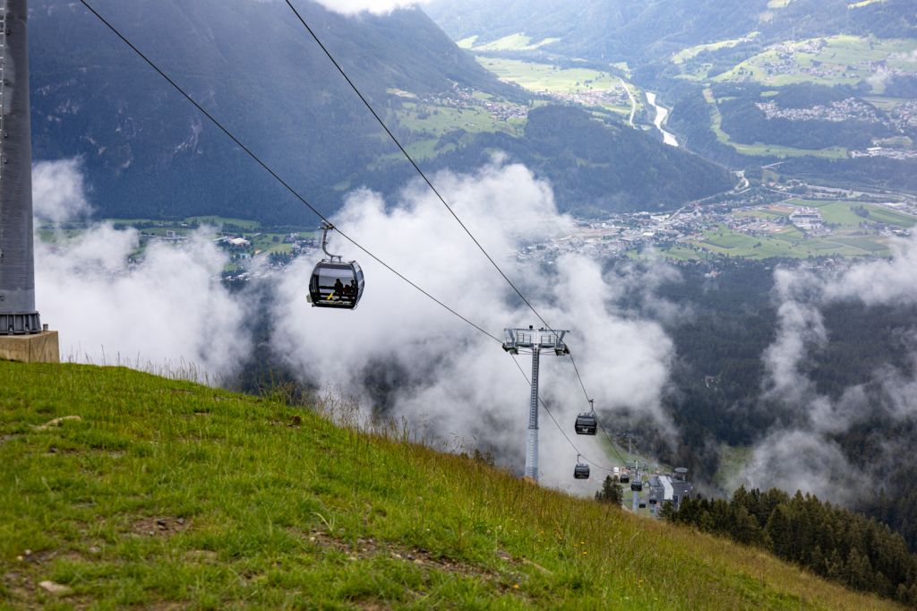 UALM-Bahn - Hoch-Imst - Imst - Bilder - Die UALM-Bahn in Imst ersetzte im Herbst 2021 die Doppelsesselbahn Untermarkter Alm. - © alpintreff.de - Christian Schön