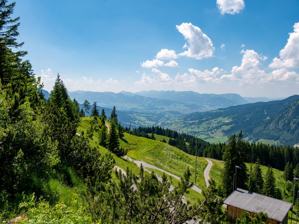 Ausblick Richtung Bad Hindelang - Der Ausblick über Bad Hindelang kann sich sehen lassen. - © alpintreff.de / christian schön