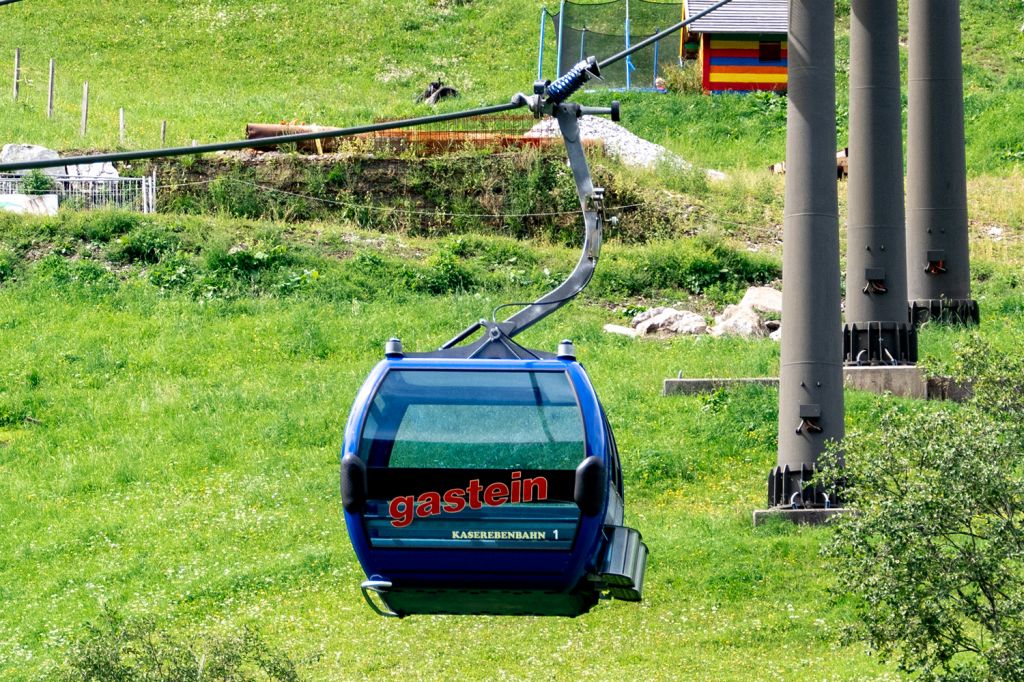 Kaserebenbahn im Angertal - Von der Bergstation der Kaserebenbahn bis zur Schlossalmbahn gibt es einen kleinen Fußweg. - © alpintreff.de / christian Schön