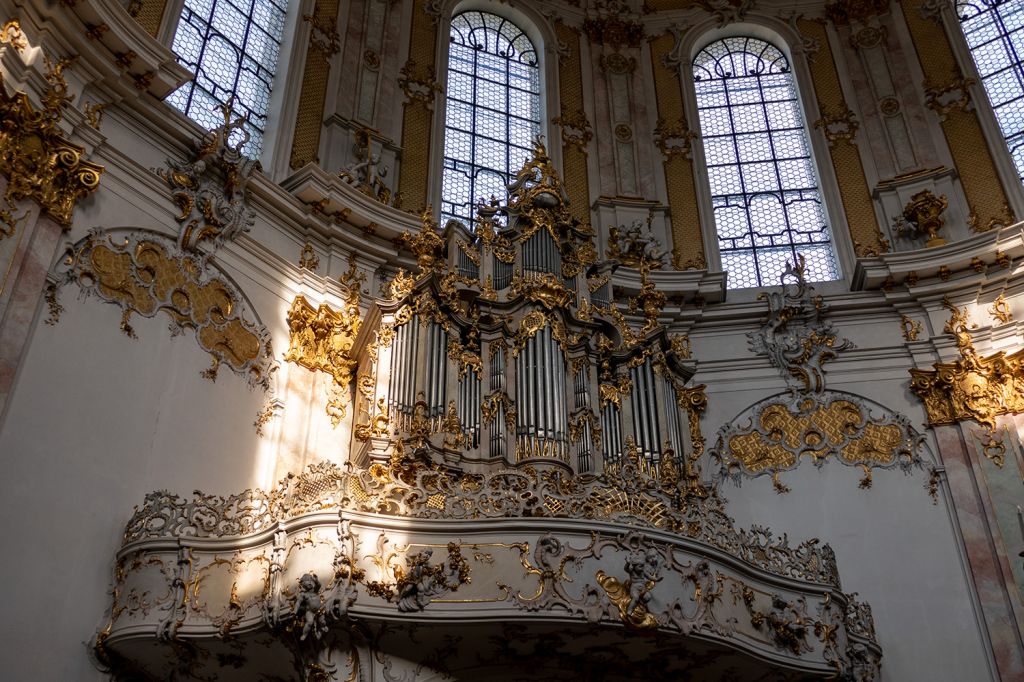 Kloster Ettal - Klosterbasilika - Klein aber fein: Die Orgel in der Klosterbasilika - © alpintreff.de / christian Schön Kloster Ettal - Klosterbasilika - Klein aber fein: Die Orgel in der Klosterbasilika - © alpintreff.de / christian Schön