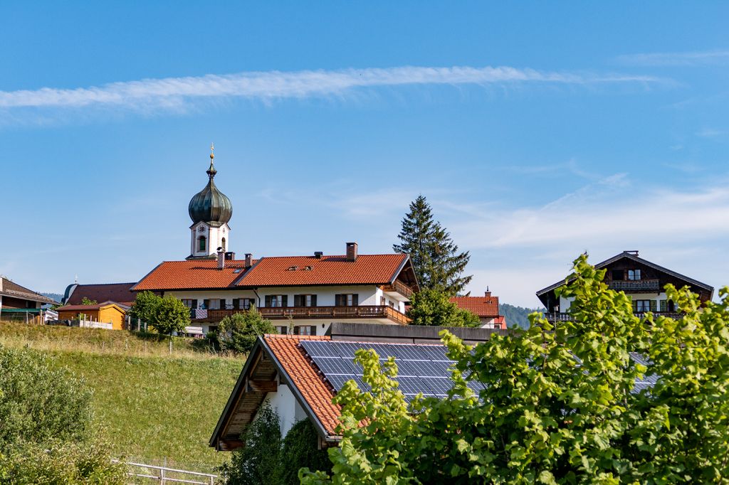 Krün - In Krün hat man fast das Gefühl, am Rand der Berge zu sein. Die Ebene strahlt eine gewisse Weite aus. - © alpintreff.de / christian Schön Krün - In Krün hat man fast das Gefühl, am Rand der Berge zu sein. Die Ebene strahlt eine gewisse Weite aus. - © alpintreff.de / christian Schön