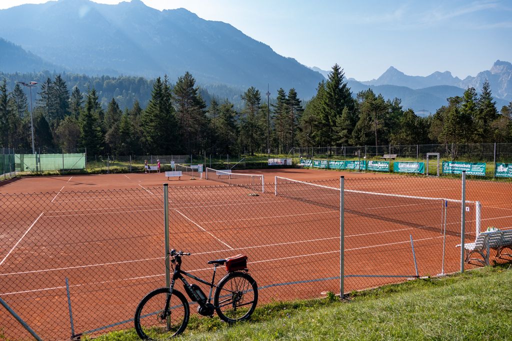 Krün - Tennisplätze gibt es in Krün auch. - © alpintreff.de / christian Schön