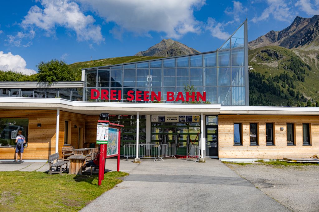 Dreiseenbahn - Kühtai in Tirol - Bergbahn-Bilder - Die DreiSeenBahn ist die einzige Sommerseilbahn im Gebiet von Kühtai. Sie führt vom unteren Skigebietszentrum aus auf 2.400 Meter Seehöhe - oberhalb des Stausees Finstertal.  - © alpintreff.de - Christian Schön