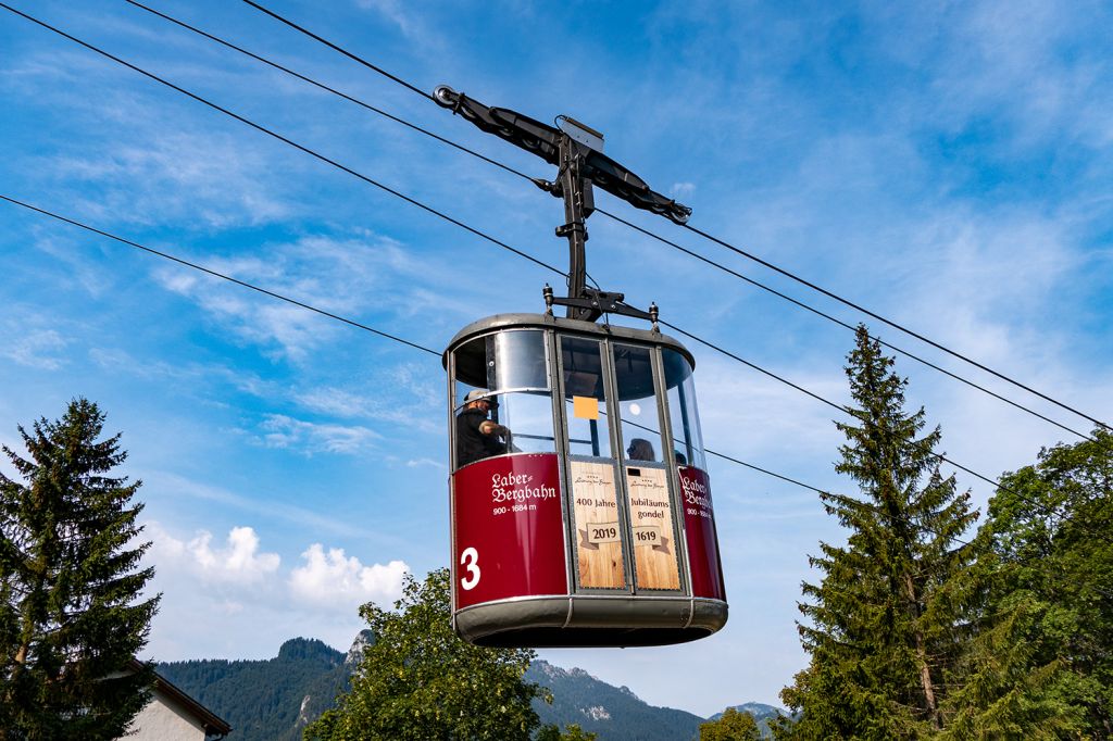 Laber Bergbahn Oberammergau - Die Talstation der Bahn liegt auf 900 m, die Bergstation auf 1684 m. - © alpintreff.de / christian Schön Laber Bergbahn Oberammergau - Die Talstation der Bahn liegt auf 900 m, die Bergstation auf 1684 m. - © alpintreff.de / christian Schön