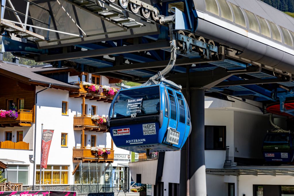 Asitzbahn - Leogang - Bilder - Die Asitzbahn ist die primäre Zubringerbahn von Leogang in den Skizirkus Saalbach Hinterglemm Leogang Fieberbrunn.  - © alpintreff.de - Christian Schön