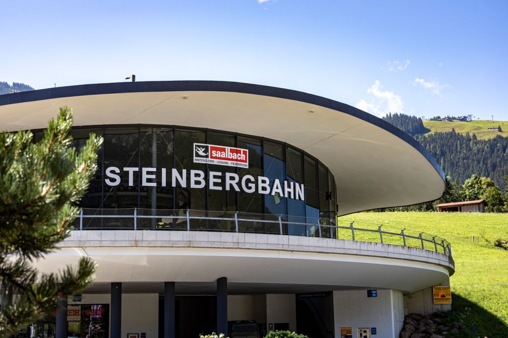 Steinbergbahn - Leogang - Bilder - Im Jahr 2014 wurde die Steinbergbahn als zusätzlicher Zubringer in den stetig wachsenden Skizirkus Saalbach Hinterglemm Leogang Fieberbrunn gebaut.  - © alpintreff.de - Christian Schön