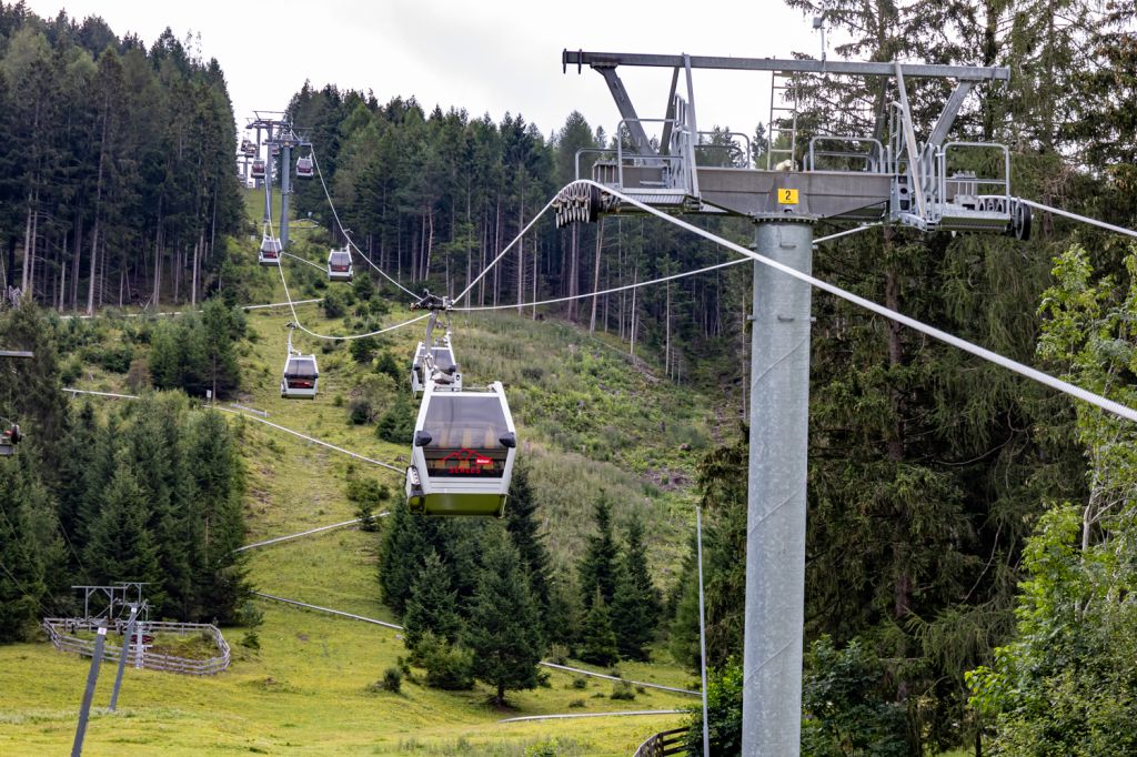 Serlesbahn - Mieders - Bilder - Die Streckenlänge der Serlesbahn beträgt 1.970 Meter.  - © alpintreff.de - Christian Schön