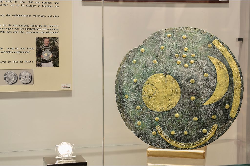 Himmelsscheibe von Nebra - Eine Nachbildung der berühmten Himmelsscheibe von Nebra kannst Du im Museum begutachten. Das Material, dass für die Himmelsscheibe verwendet wurde, kam aus Region am Hochkönig. - © Hochkönig Tourismus GmbH Himmelsscheibe von Nebra - Eine Nachbildung der berühmten Himmelsscheibe von Nebra kannst Du im Museum begutachten. Das Material, dass für die Himmelsscheibe verwendet wurde, kam aus Region am Hochkönig. - © Hochkönig Tourismus GmbH