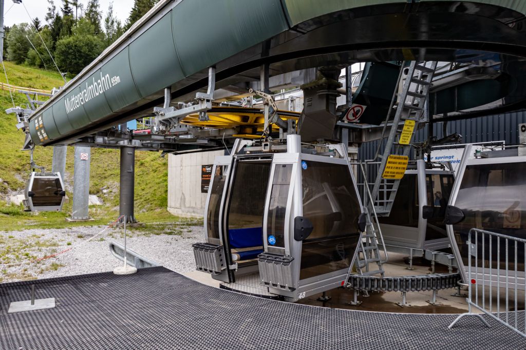 Muttereralmbahn - Mutters - Region Innsbruck - Bilder - Eine Gondel der Einseilumlaufbahn bietet Platz für acht Personen. - © alpintreff.de - Christian Schön Muttereralmbahn - Mutters - Region Innsbruck - Bilder - Eine Gondel der Einseilumlaufbahn bietet Platz für acht Personen. - © alpintreff.de - Christian Schön