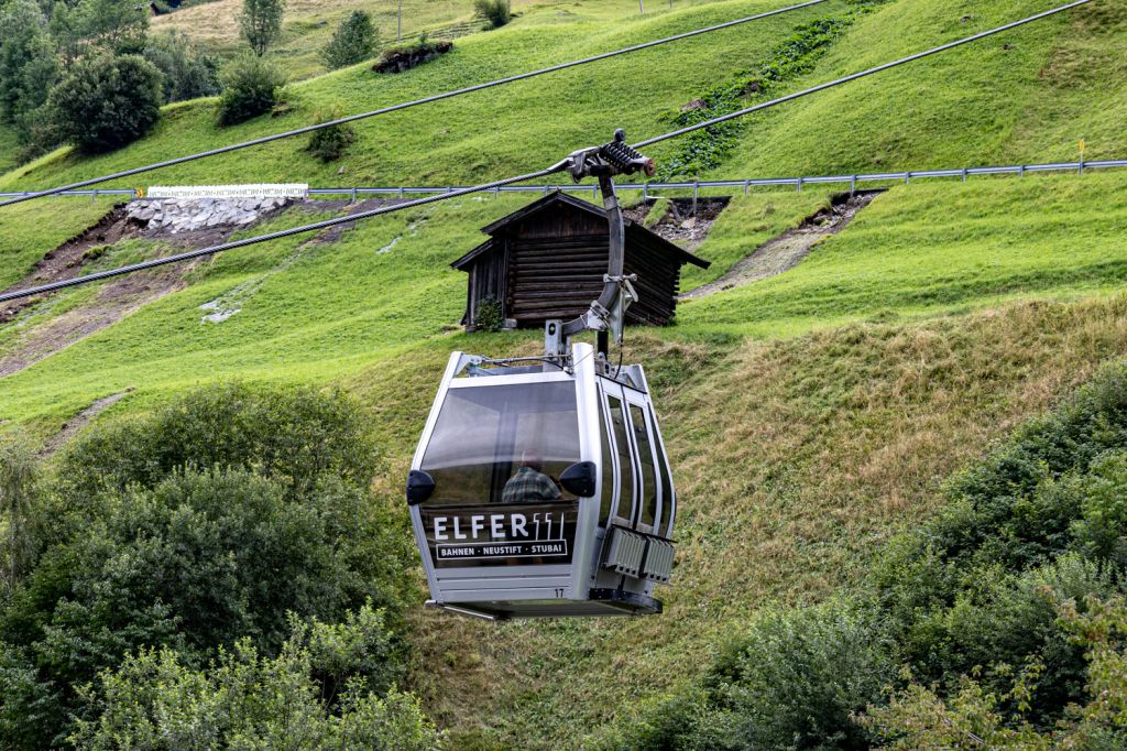 Panoramabahn Elfer - Neustift im Stubaital - Bilder - Eine Gondel bietet Platz für 8 Personen. - © alpintreff.de - Christian Schön Panoramabahn Elfer - Neustift im Stubaital - Bilder - Eine Gondel bietet Platz für 8 Personen. - © alpintreff.de - Christian Schön