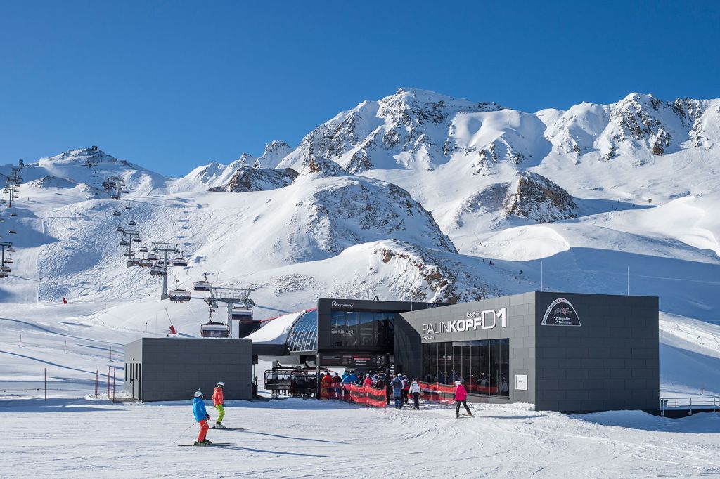 Palinkopfbahn in Ischgl - Die Palinkopfbahn war übrigens die erste Anlage nach Doppelmayrs neuem D-Line System im Skigebiet Ischgl. Die ein Jahr vorher errichtete Flimjochbahn ist noch aus der älteren Generation. - © TVB Paznaun - Ischgl