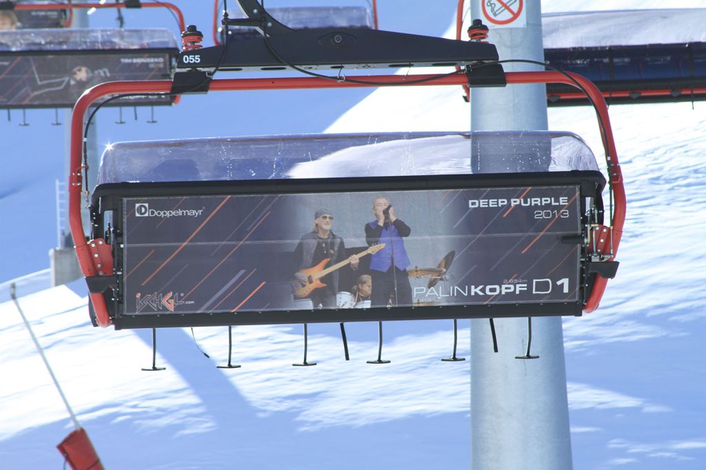 Palinkopfbahn in Ischgl - Ischgl-Stars der Top of the Mountain Konzerte zieren die Rückseiten der Sessel. - © TVB Paznaun - Ischgl