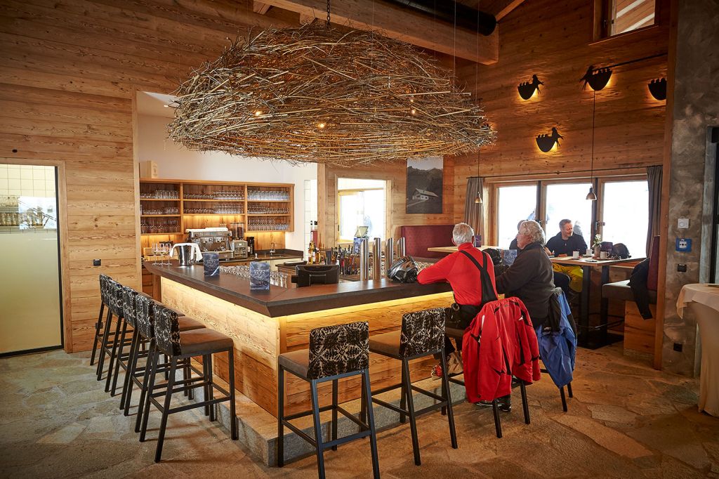 Gampenalpe - Bergrestaurant in Ischgl - Das Ambiente jedenfalls steht im absoluten gegensatz zum benachbarten Slope Food Restaurant direkt in der Talstation der Gampenbahn. - © TVB Paznaun - Ischgl