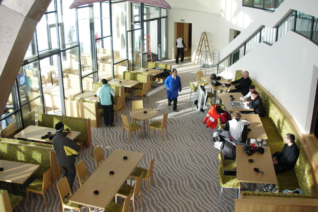 Restaurant Salaas - Samnaun - Ischgl - In der ersten Etage des Restaurants wird bedient - unten ist Selbstbedienung. - © TVB Paznaun - Ischgl Restaurant Salaas - Samnaun - Ischgl - In der ersten Etage des Restaurants wird bedient - unten ist Selbstbedienung. - © TVB Paznaun - Ischgl