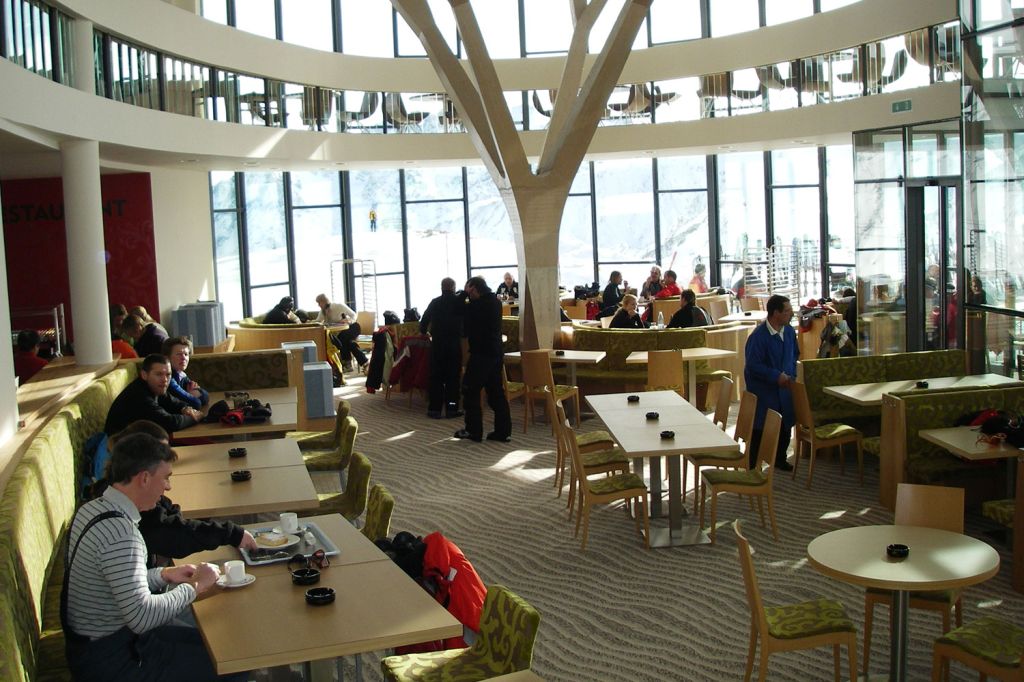 Restaurant Salaas - Samnaun - Ischgl - Oben drauf gibt es dann auch noch eine SkyLounge. - © TVB Paznaun - Ischgl Restaurant Salaas - Samnaun - Ischgl - Oben drauf gibt es dann auch noch eine SkyLounge. - © TVB Paznaun - Ischgl