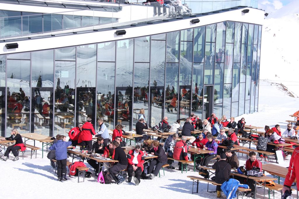 Restaurant Salaas - Samnaun - Ischgl - Die Sonnenterrasse - immer cool. - © TVB Paznaun - Ischgl Restaurant Salaas - Samnaun - Ischgl - Die Sonnenterrasse - immer cool. - © TVB Paznaun - Ischgl