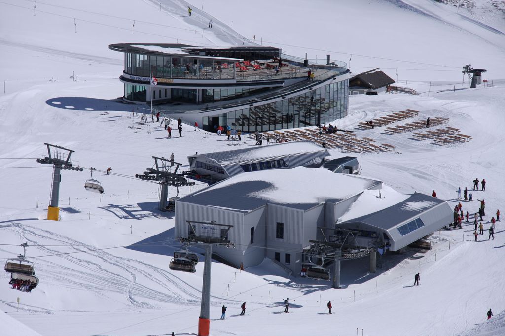 Restaurant Salaas - Samnaun - Ischgl - Hier noch mal eine Totale mit den Bahnen Viderjoch II (ganz vorne) und Greitspitz (die linke Sesselbahn). - © TVB Paznaun - Ischgl Restaurant Salaas - Samnaun - Ischgl - Hier noch mal eine Totale mit den Bahnen Viderjoch II (ganz vorne) und Greitspitz (die linke Sesselbahn). - © TVB Paznaun - Ischgl