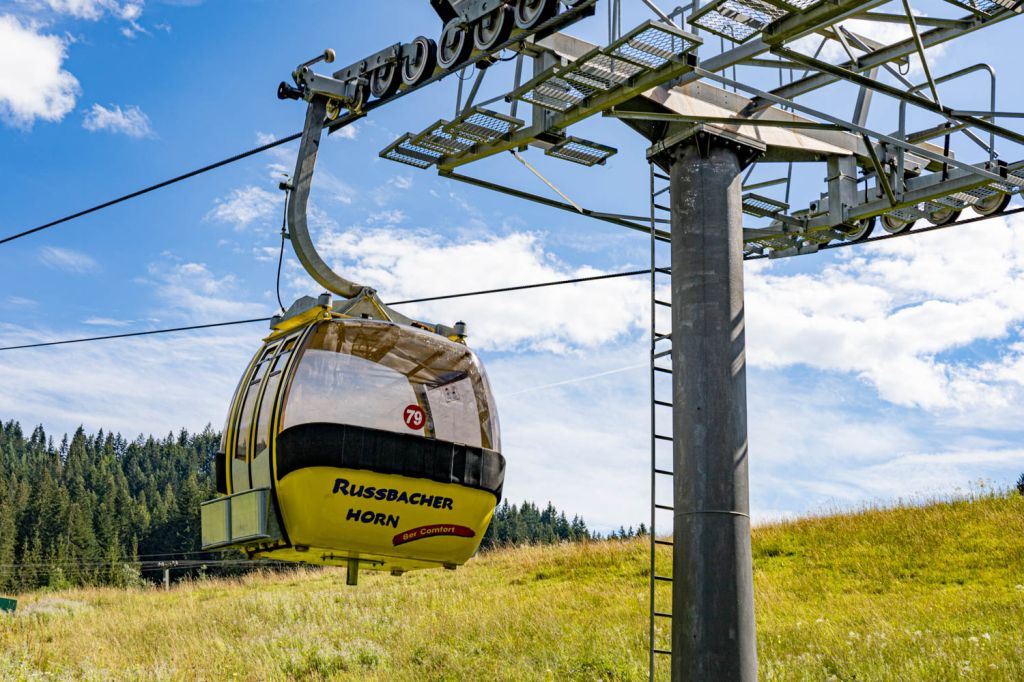 Technische Daten Hornbahn Russbach - Eine Mittelstation gibt es nicht. Die beiden Parallel verlaufenden Hornlifte wurden im Jahr 2017 stillgelegt. Die Streckenlänge der Hornbahn beträgt 2.654 Meter, dabei legst Du über 600 Höhenmeter zurück. - © alpintreff.de - Christian Schön