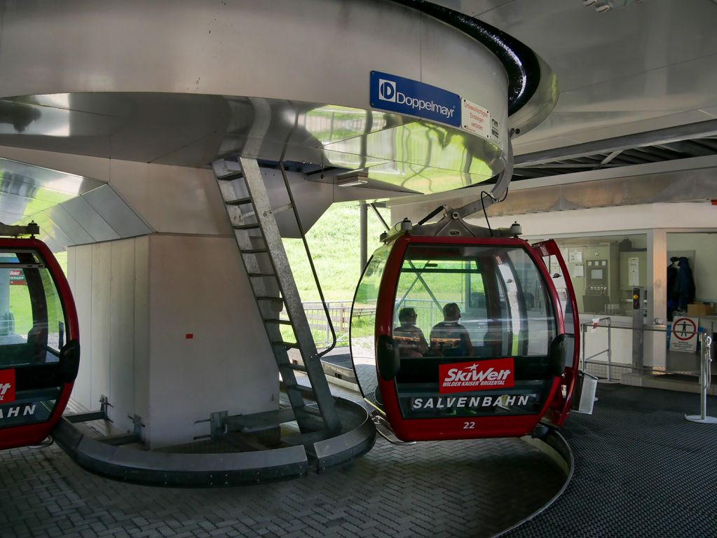 Talstation Salvenbahn I - Nach etwa 5 Minuten ist man dann auch direkt in der Talstation, die ein wenig außerhalb von Hopfgarten liegt. - © alpintreff.de / christian schön