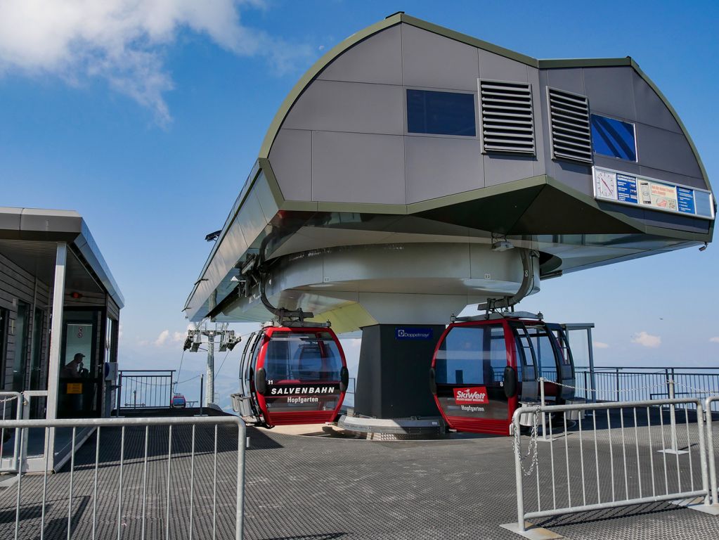 Salvenbahn II - Nach Höhe der Gondeln in der letzten Seilbahn, war das für mich mit meinen 1,95 Metern eine echte Wohltat. Ich kann da nämlich aufrecht stehen und auch nahezu so einsteigen. - © alpintreff.de / christian schön Salvenbahn II - Nach Höhe der Gondeln in der letzten Seilbahn, war das für mich mit meinen 1,95 Metern eine echte Wohltat. Ich kann da nämlich aufrecht stehen und auch nahezu so einsteigen. - © alpintreff.de / christian schön
