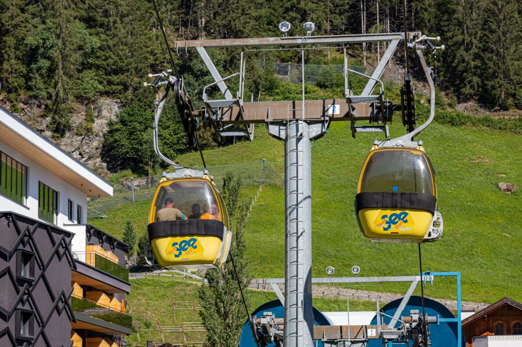 Medrigjochbahn - See im Paznauntal - Bilder 2022 - Die Talstation liegt auf einer Seehöhe von 1.042 Metern, die Bergstation auf 1.802 Metern. - © alpintreff.de - Christian Schön