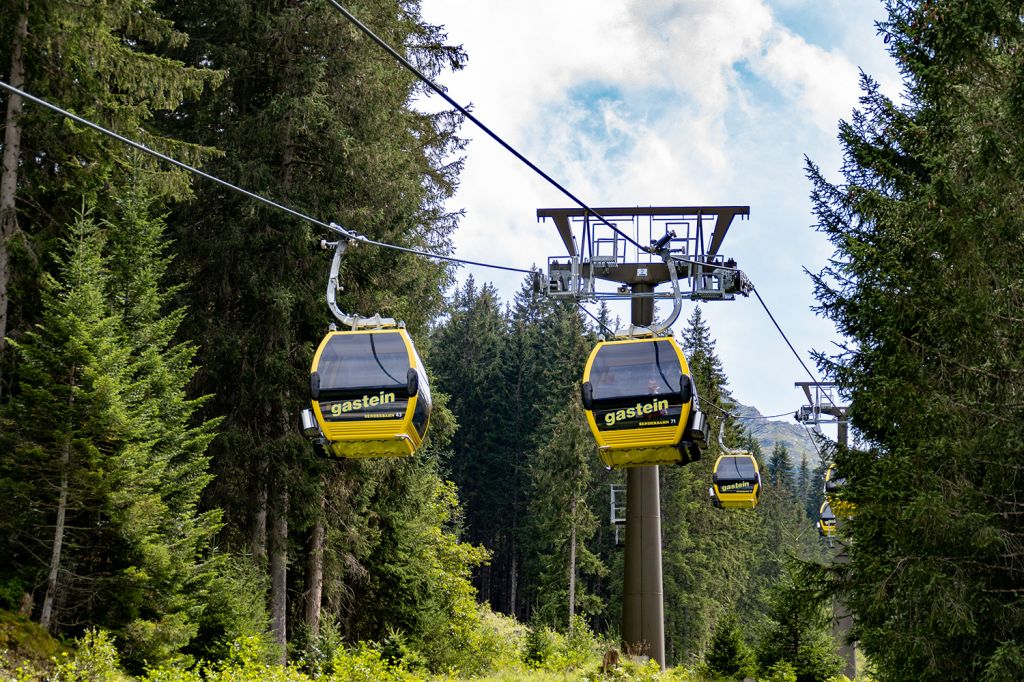 Senderbahn Angertal - Wanderschaukeltag: An den Wanderschaukeltagen im Sommer sind die Bahnen Stubnerkogel, Senderbahn, Kaserebenbahn und Schlossalmbahn geöffnet, so dass man von Bad Gastein über das Angertal und die Schlossalm bis nach Bad Hofgastein kommen kann. - © alpintreff.de / christian Schön