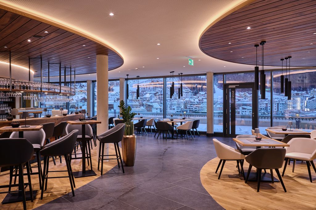 Grill Lounge - Silvretta Therme Ischgl - Die Grill Lounge ist das kulinarische Highlight der Silvretta Therme. Sie befindet sich on top auf dem Thermengebäude. - © TVB Paznaun - Ischgl