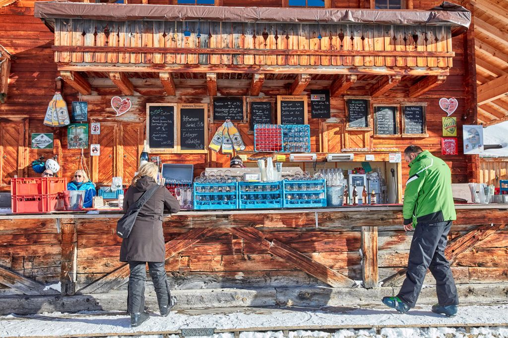 Skihütte Paznauner Taja - Ischgl - Apres Ski - Die Skihütte liegt an den Talstationen der Paznauner Thayabahn sowie der Höllspitzbahn. - © TVB Paznaun - Ischgl Skihütte Paznauner Taja - Ischgl - Apres Ski - Die Skihütte liegt an den Talstationen der Paznauner Thayabahn sowie der Höllspitzbahn. - © TVB Paznaun - Ischgl