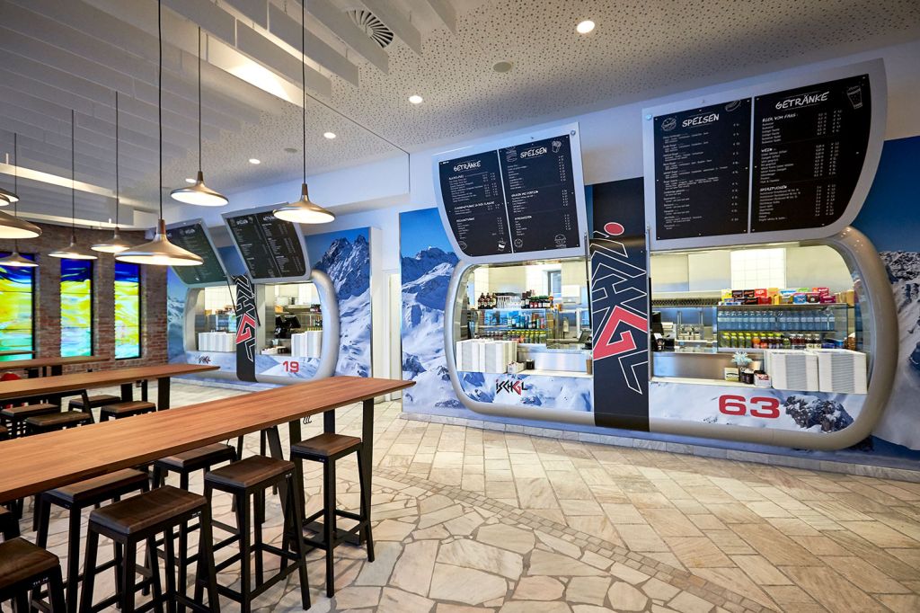 Slope Food Restaurant Ischgl - Vom Burger bis zum schnellen Finger Food gibt’s im Slope Food eigentlich alles, was man braucht. Und man ist eben auch schnell wieder auf der Piste. - © TVB Paznaun - Ischgl Slope Food Restaurant Ischgl - Vom Burger bis zum schnellen Finger Food gibt’s im Slope Food eigentlich alles, was man braucht. Und man ist eben auch schnell wieder auf der Piste. - © TVB Paznaun - Ischgl