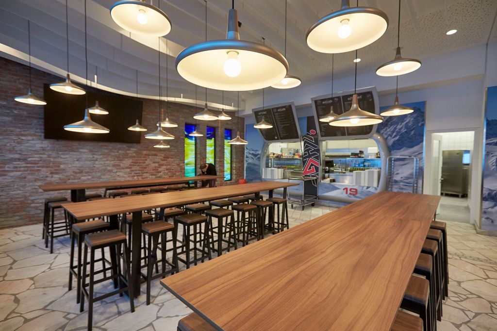 Slope Food Restaurant Ischgl - Das Restaurant befindet sich im Gebäude der Gampenbahn Talstation. - © TVB Paznaun - Ischgl Slope Food Restaurant Ischgl - Das Restaurant befindet sich im Gebäude der Gampenbahn Talstation. - © TVB Paznaun - Ischgl
